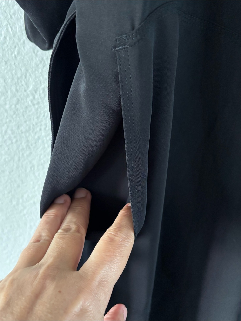 Aritzia Babaton Kahlo Long Robe Matte Satin Duster Jacket Black Medium - Picture 7 of 16